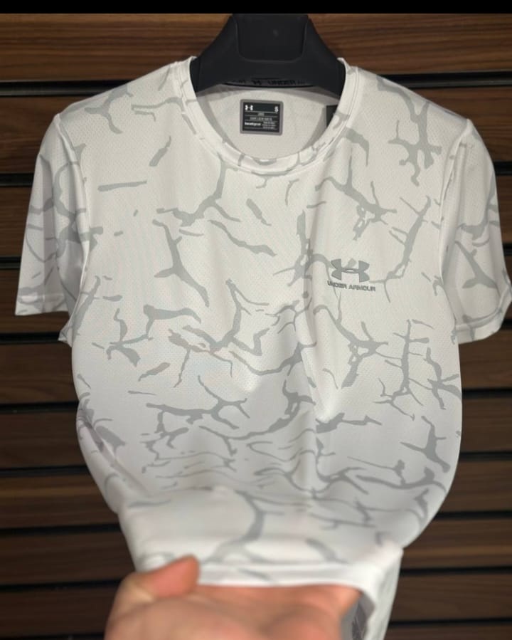 ERKEK TİŞÖRT DİJİTAL BASKILI UNDER ARMOUR BEYAZ