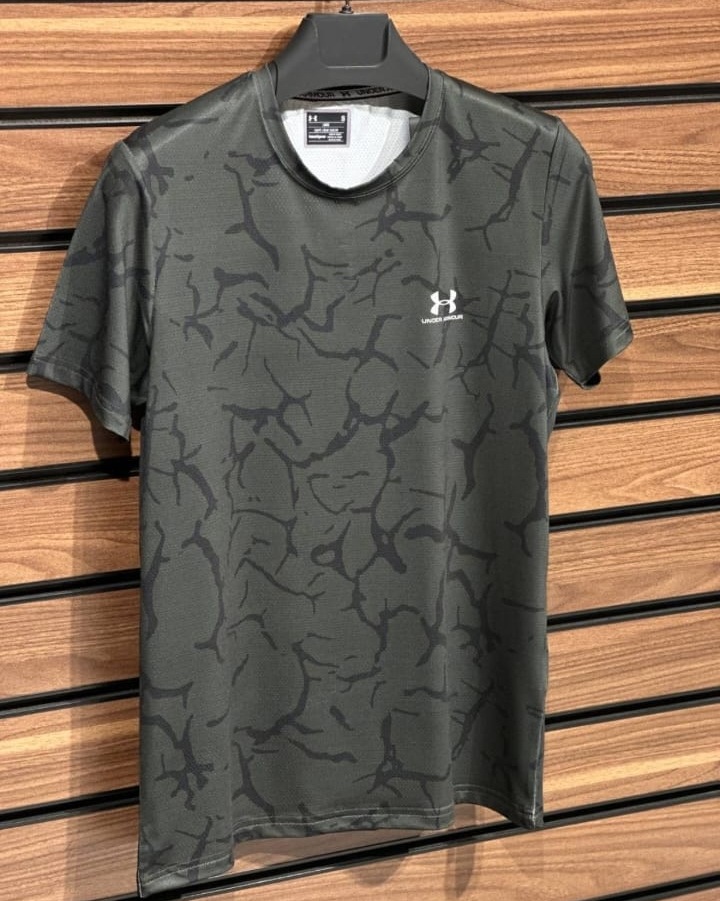 ERKEK TİŞÖRT DİJİTAL BASKILI UNDER ARMOUR HAKİ